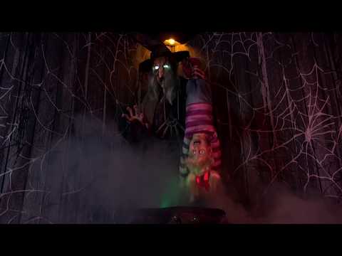 Animated Stew Brew Witch With Kid Prop With Fog Machine